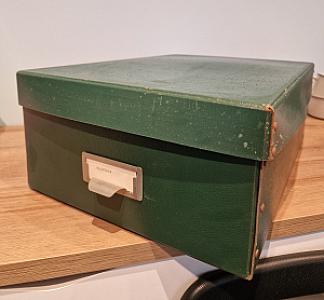 Vanaaegne fotode/arhiivi karp