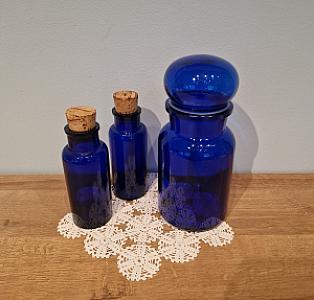 Sinised klaasist pudelid