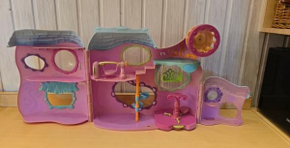 Pet Shop majake ja paar elanikku
