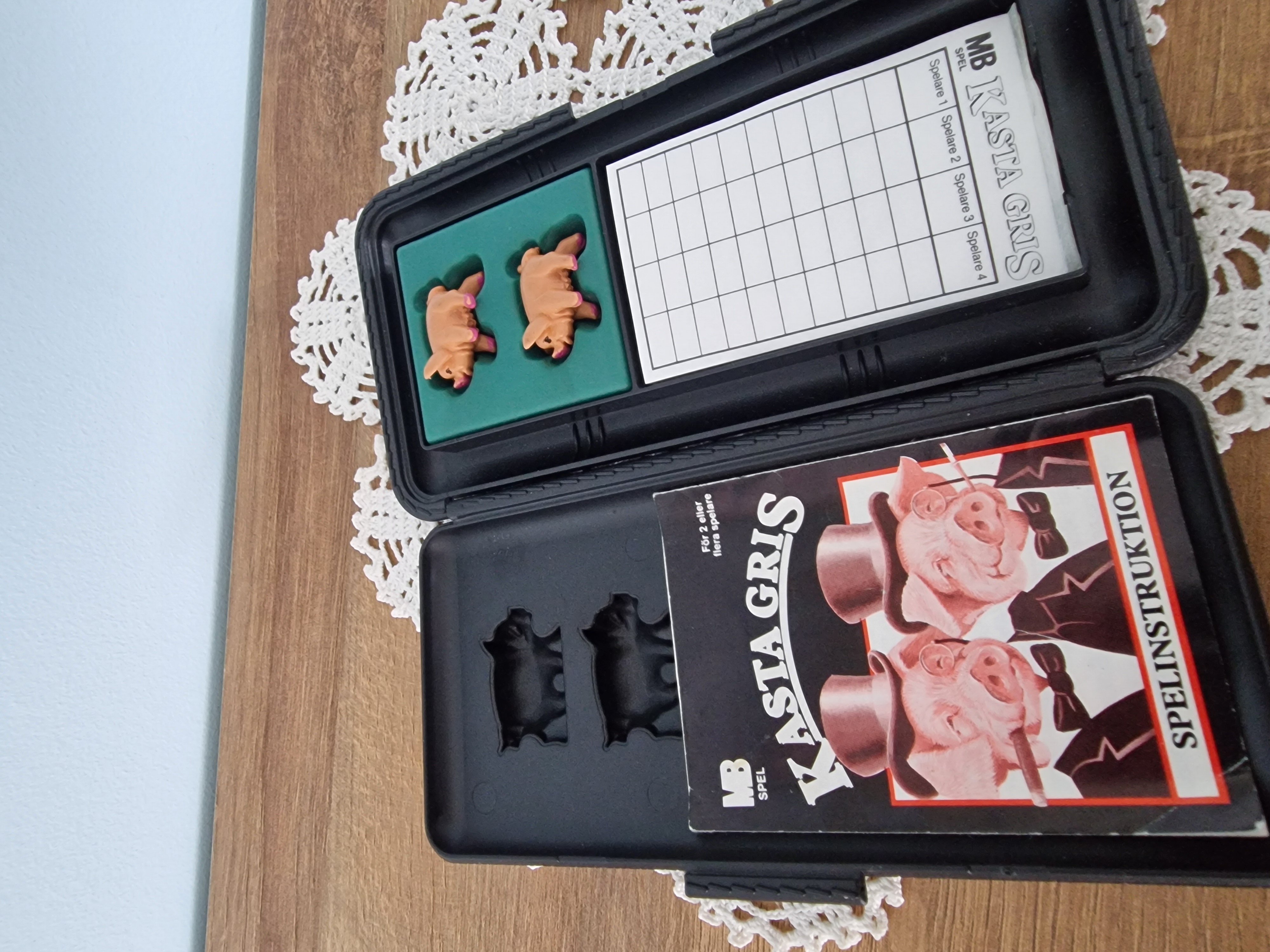 Kaasaskantav lauamäng "Pass the Pigs"